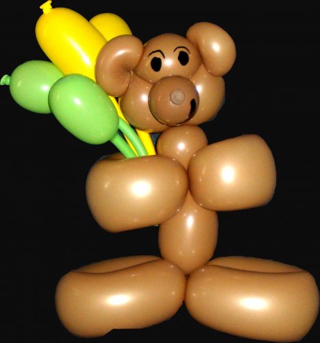 bear-holding-balloons